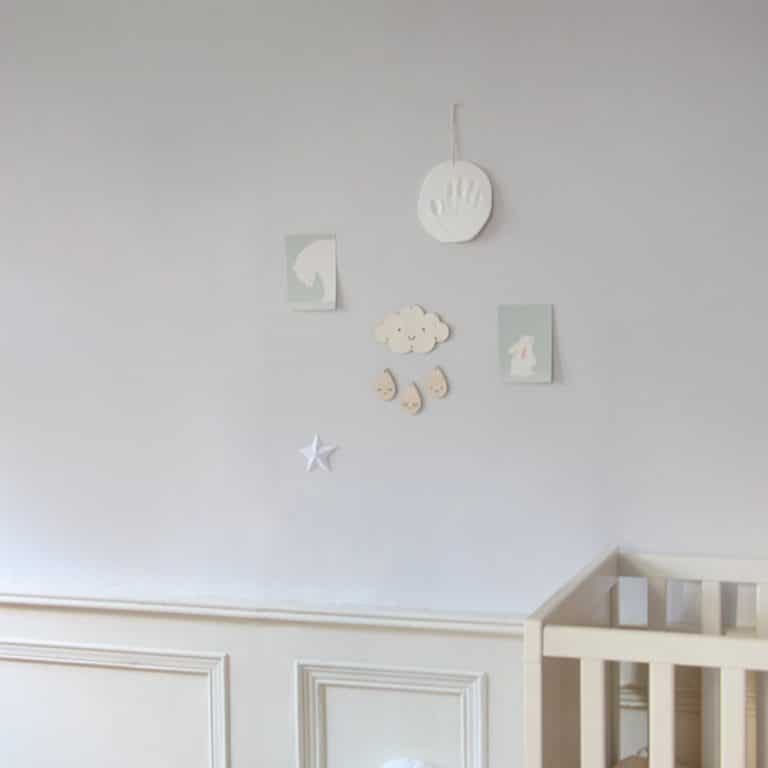 illustration-zu_petit-mobile-nuage-bois-chambre-bebe-enfant-ambiance