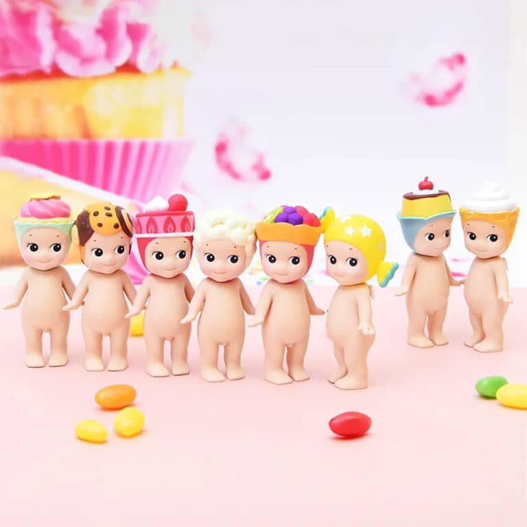 Sonny Angel® Sweets, vue de face de la collection avec un fond d'ambiance