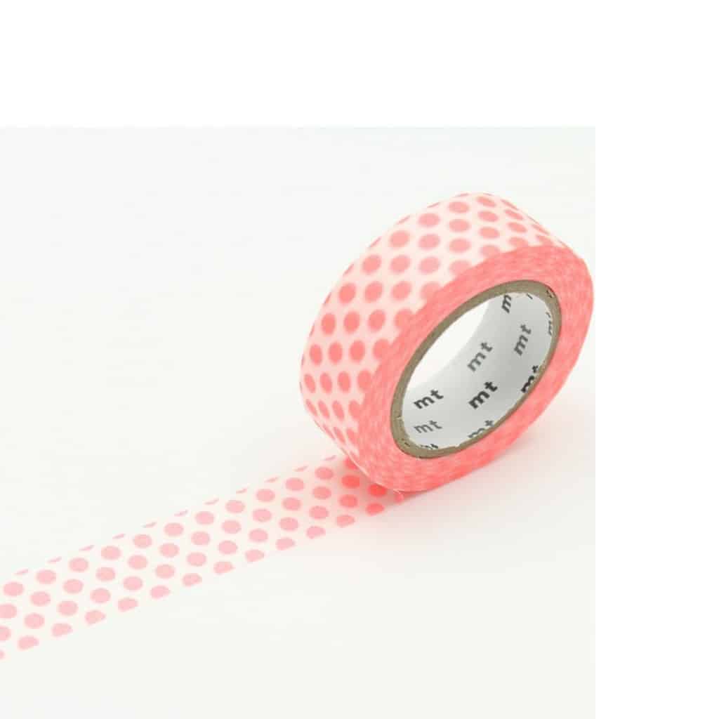 Masking tape à pois rouges parfait pour décorer des cahiers
