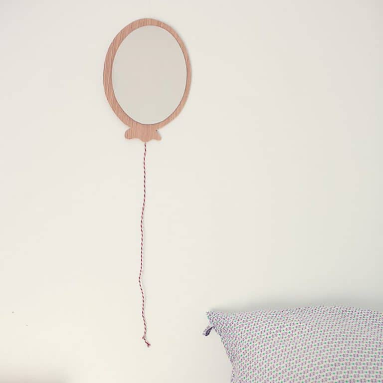 april-eleven_miroir-ballon-en-bois-chambre-enfants
