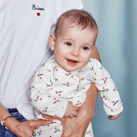 Bébé avec le pyjama bisou Mathilde Cabanas