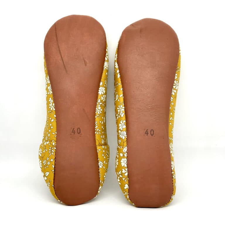 Babouches adulte en Liberty Capel moutarde semelles