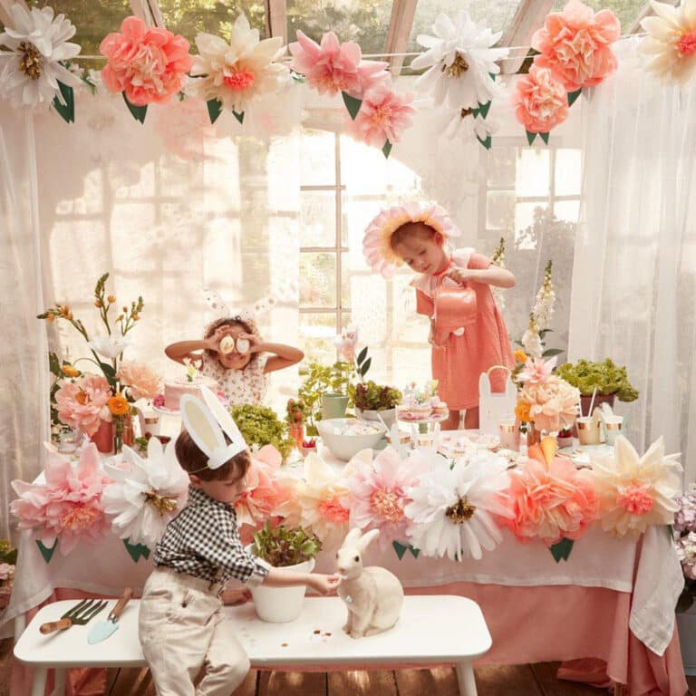 meri-meri_guirlande-geante-de-fleurs-de papier2