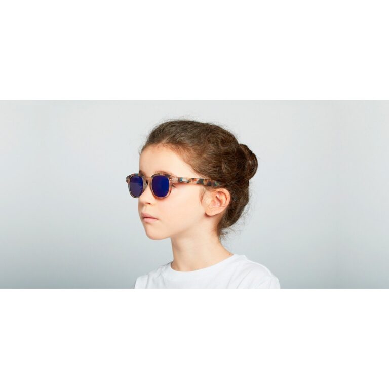 izipizi_lunettes-soleil-junior-c-ecailles-bleues-miroir-bleu3