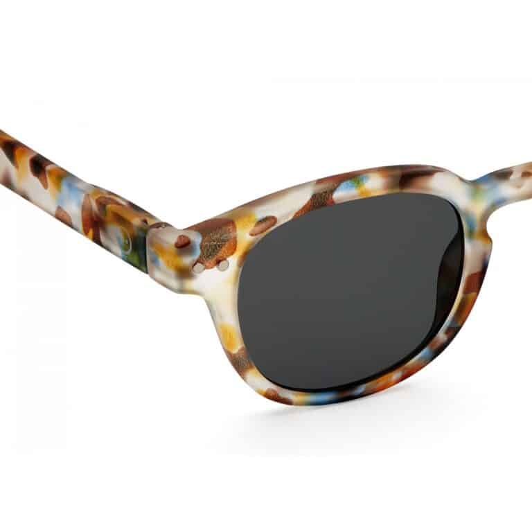 izipizi_lunettes-soleil-junior-c-ecailles-bleues2