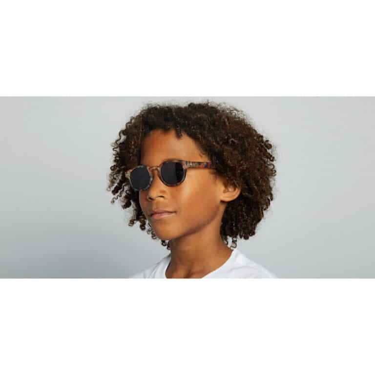 izipizi_lunettes-soleil-junior-c-ecailles-bleues3