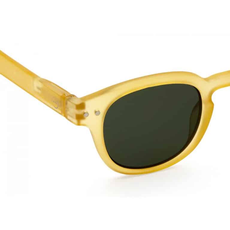 izipizi_lunettes-soleil-junior-c-jaune-miel3