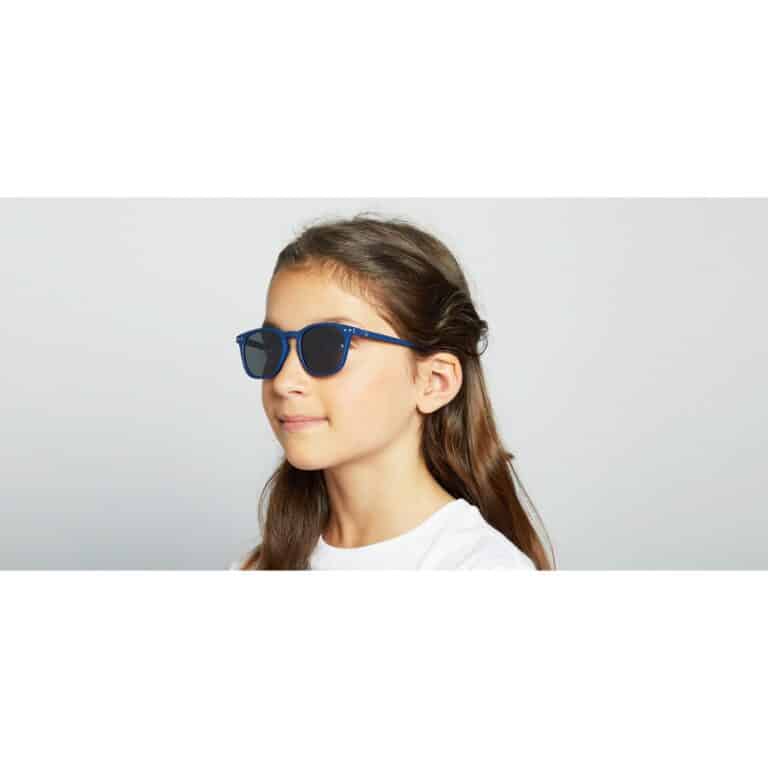 izipizi_lunettes-soleil-junior-e-bleu-marine3