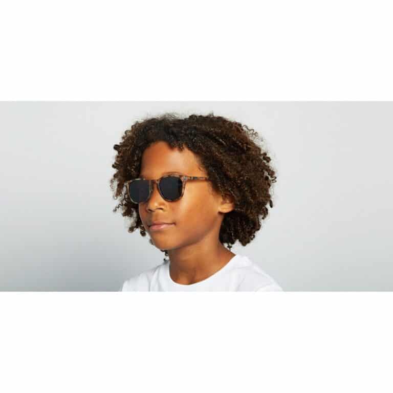 izipizi_lunettes-soleil-junior-e-ecailles-bleues3