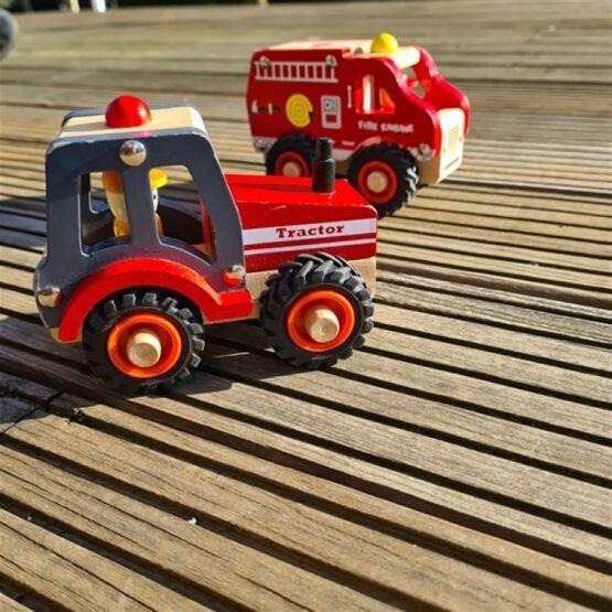 tracteur ou camion pompierrouge bois
