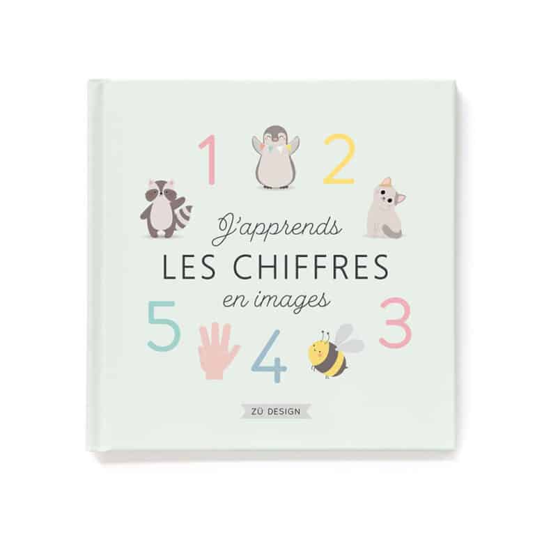 un livre pour apprendre les chiffres, vue de face sur fond blanc