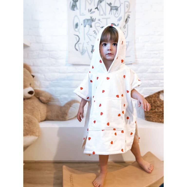 rose-in-april_poncho-suzon-coeur-rouge3