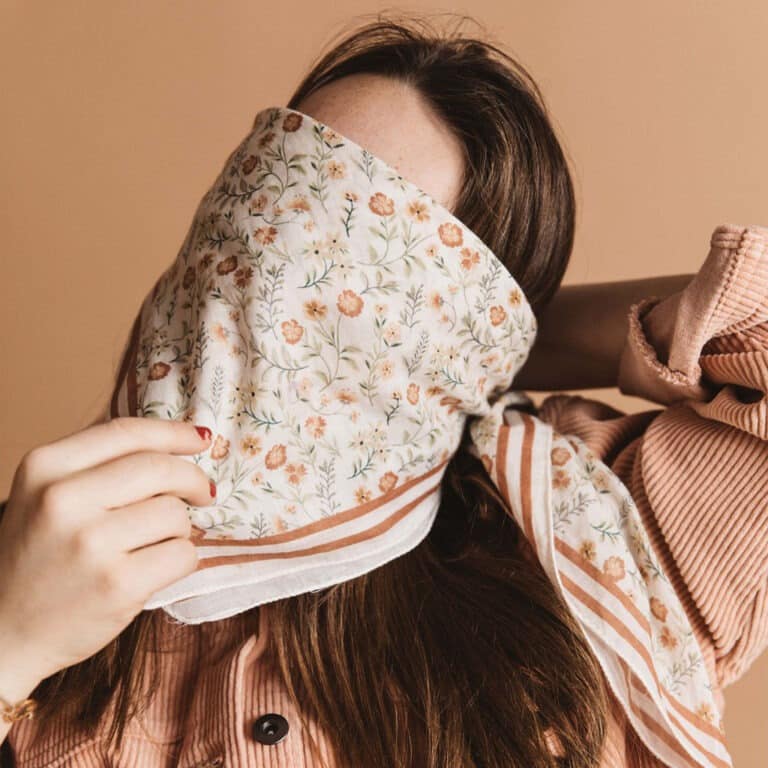 gabrielle_foulard-iris-sable