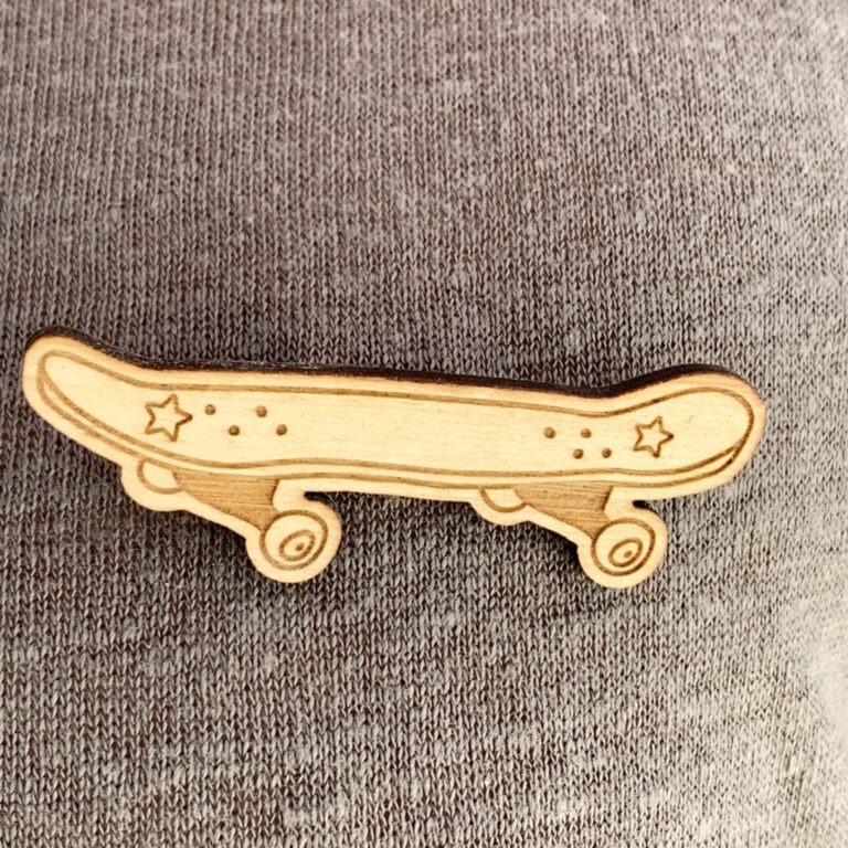 Les-petites-hirondelles_broche-skate-bois3