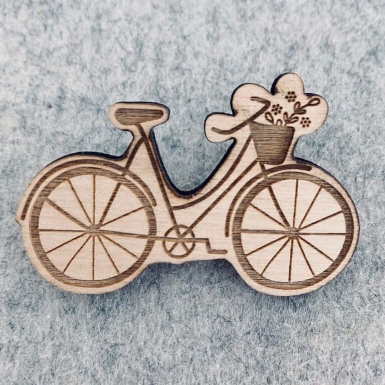 Une broche vélo en bois