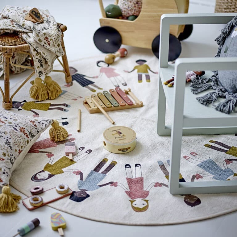 bloomingville_coussin-rond-friends2