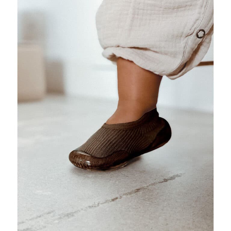 mrs-ertha_chaussons-chaussettes-marron2