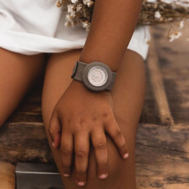 mrs-ertha_montre-taupe4