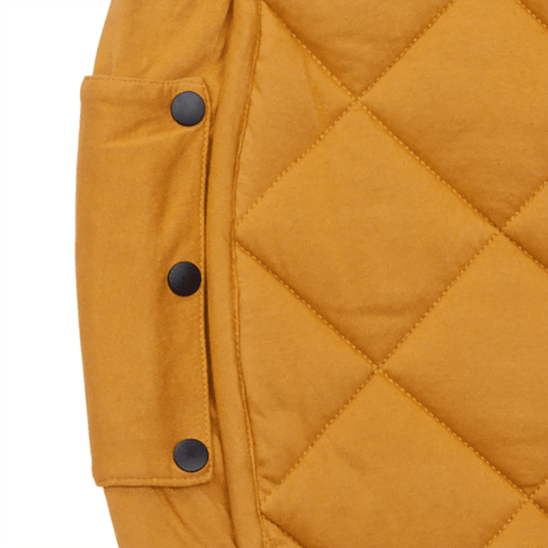 un tapis d'éveil jaune moutarde play and go, vue de face sur fond blanc