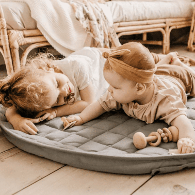 un tapis d'éveil play and go vert prairie, ambiance