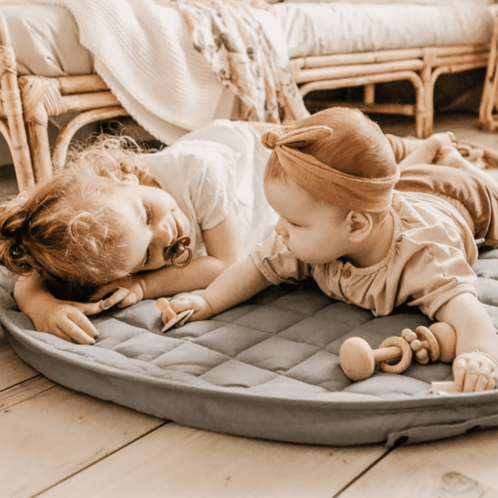 un tapis d'éveil play and go vert prairie, ambiance