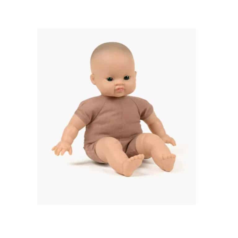 Lily a de jolis yeux noirs et sa petite bouille est vraiment trop mignonne. Son corps mou est idéal pour les plus petits !