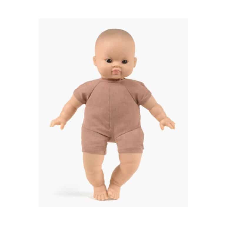 Lily a de jolis yeux noirs et sa petite bouille est vraiment trop mignonne. Son corps mou est idéal pour les plus petits !