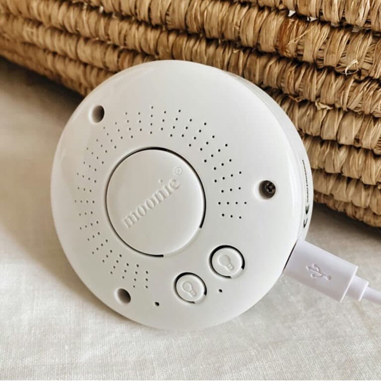 monnie ourson sable avec bébé endormi - Peluche Moonie l’ourson magique, veilleuse sensorielle avec sons apaisants et respiration simulée, parfaite en cadeau de naissance - peluche lumineuse, peluche aide dormir, peluche bruits blanc, doudou lumineux, doudou peluche, doudou Noël 2025