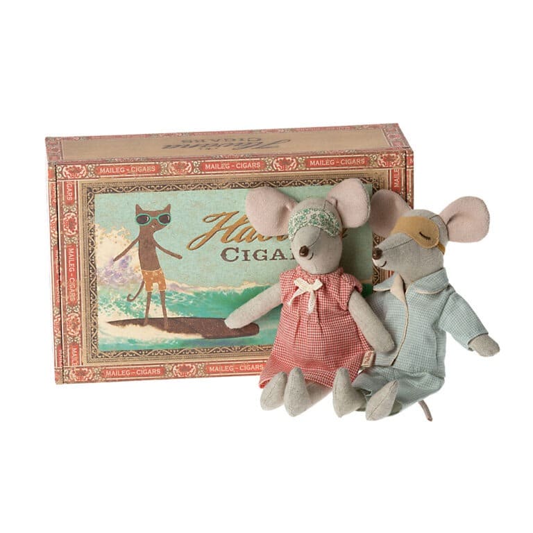 maileg_souris-maman-et-papa-dans-sa-boite-de-cigare