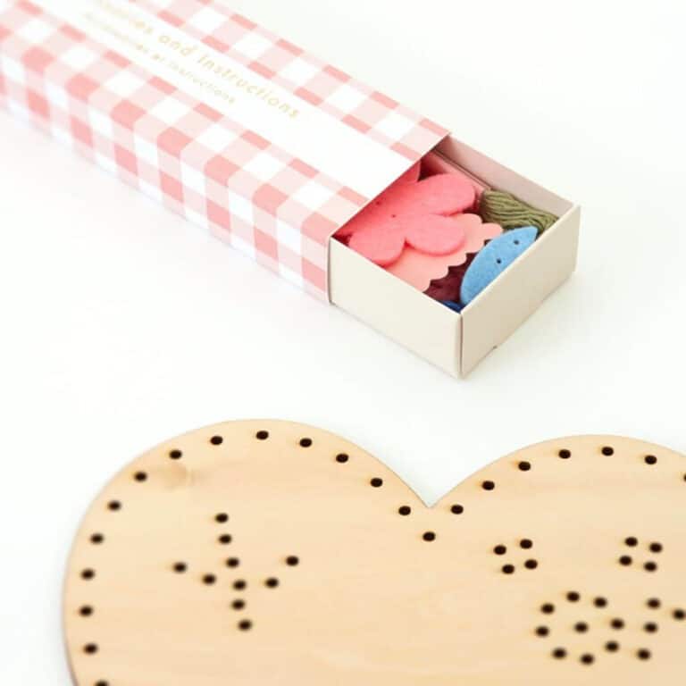 meri-meri_kit-de-broderie-coeur5