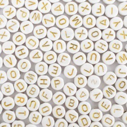 perles lettres blanches et dorées