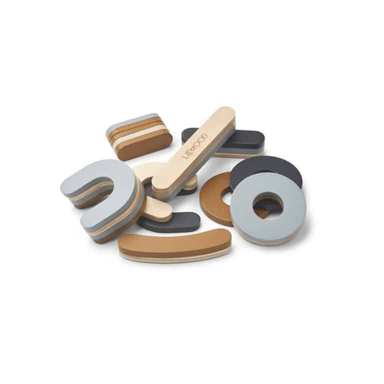 liewood_lettres-magnétiques-à-former-bleu2