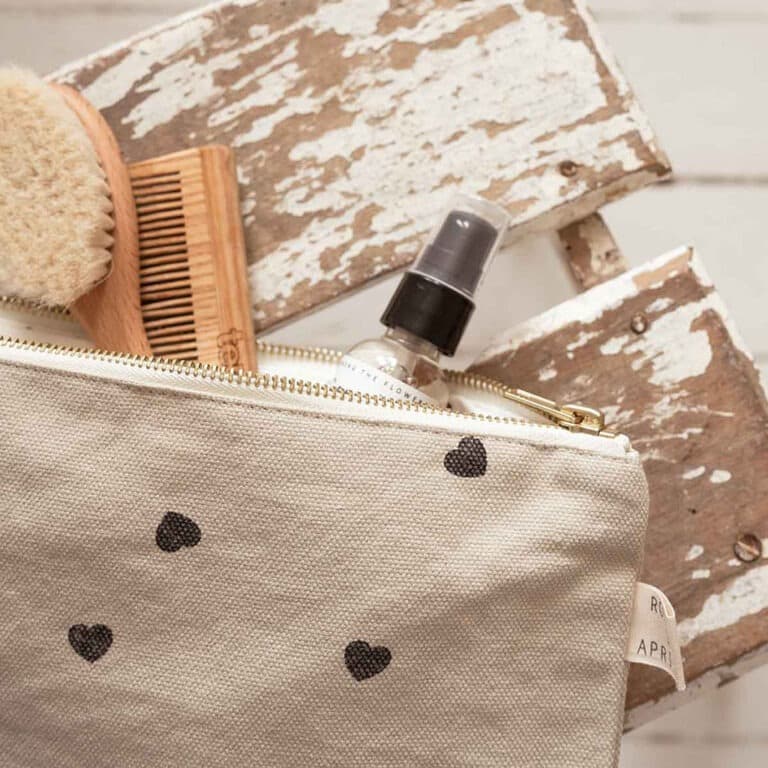 rose-in-april_pochette-lili-imprime-coeur-sable2