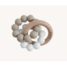 anneau de dentition sedna couleur argile de zakuw sur fond blanc