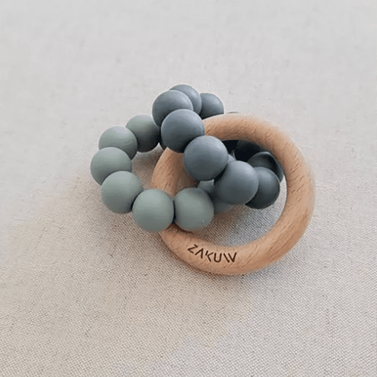 anneau de dentition sedna tonnerre zakuw sur fond gris