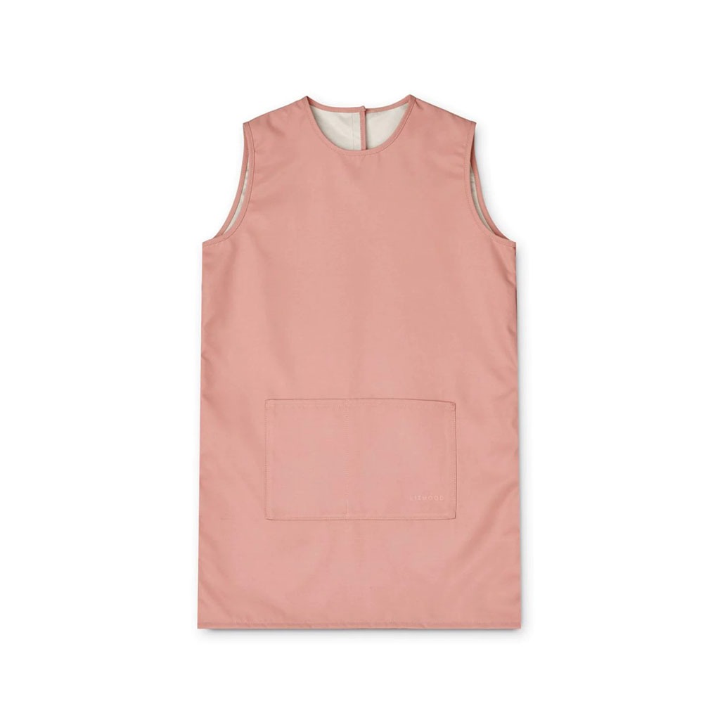 tablier d'activités sans manches framboise de la marque liewood
