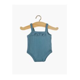 Un body sans manches avec de la dentelle pour poupées minikane