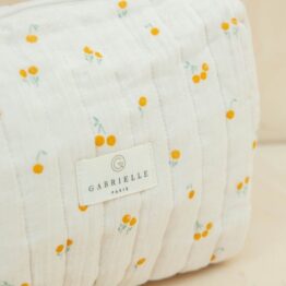 trousse de toilette blossom safran gros plan