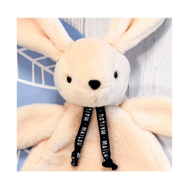 doudou lapin dorlotin ivoire gros plan