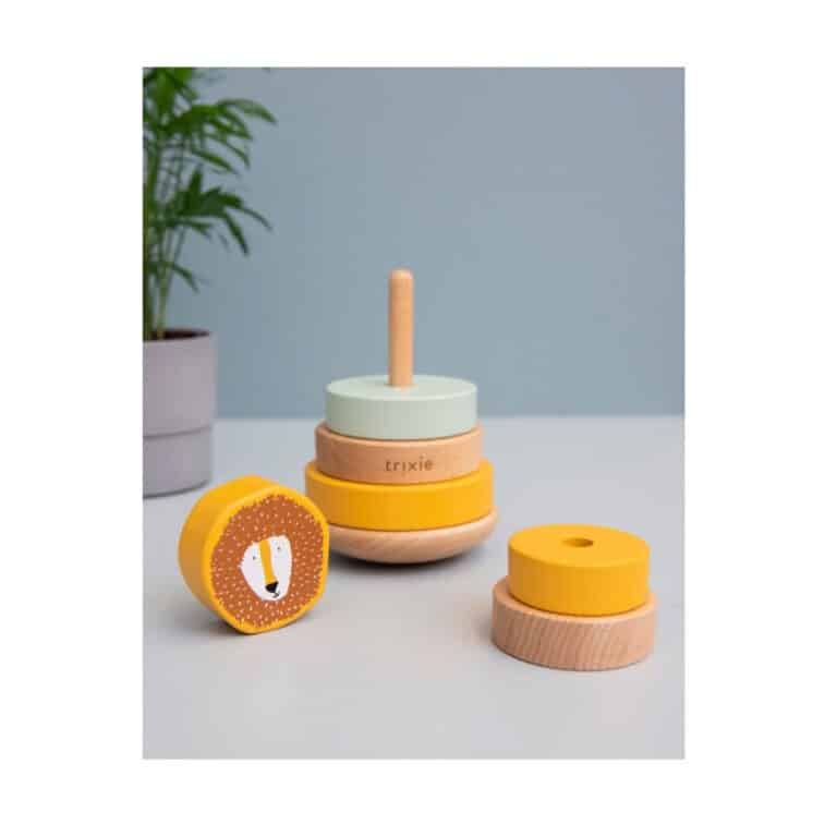 tour a empiler en bois lion disques exposés