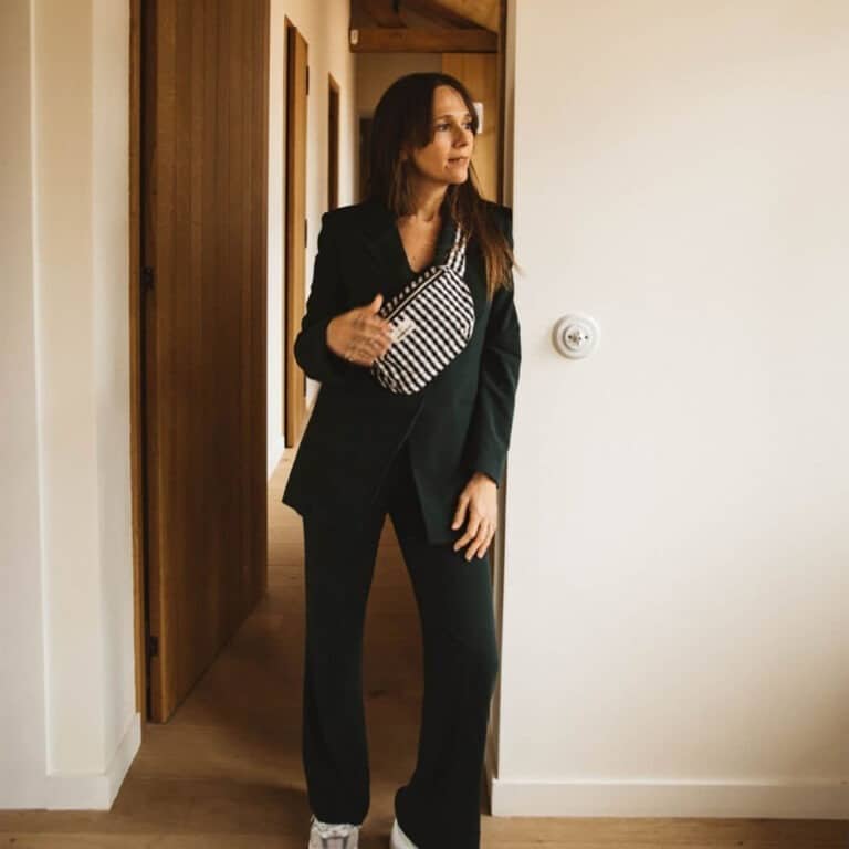 sac banane vichy noir porté de pied