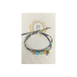 Un bracelet liberty betsy granit avec inscrit bise