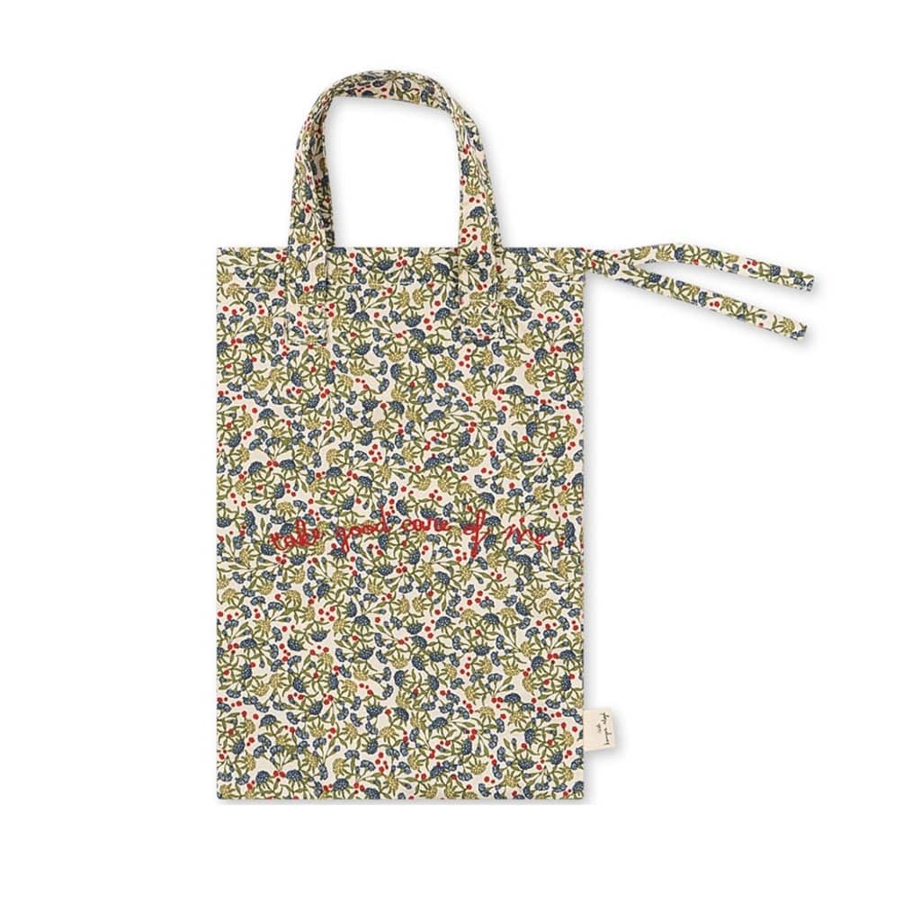 Ensemble couche, bavoir, lange pour poupées de la marque konges