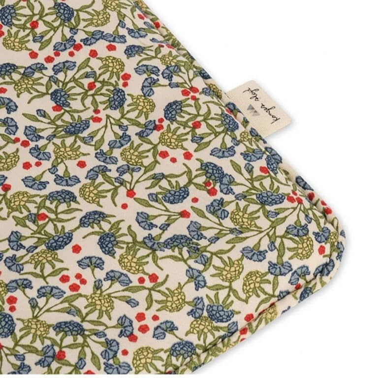 parure de lit pour poupées jardin de fleurs de la marque konges sloejd