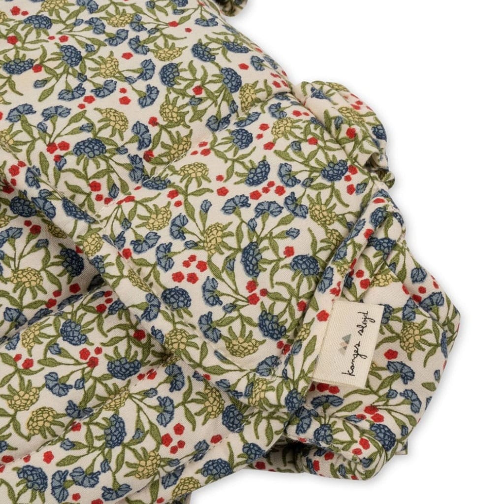 porte poupée avec des motifs fleuris jardin de fleurs de la marque konges sloejd