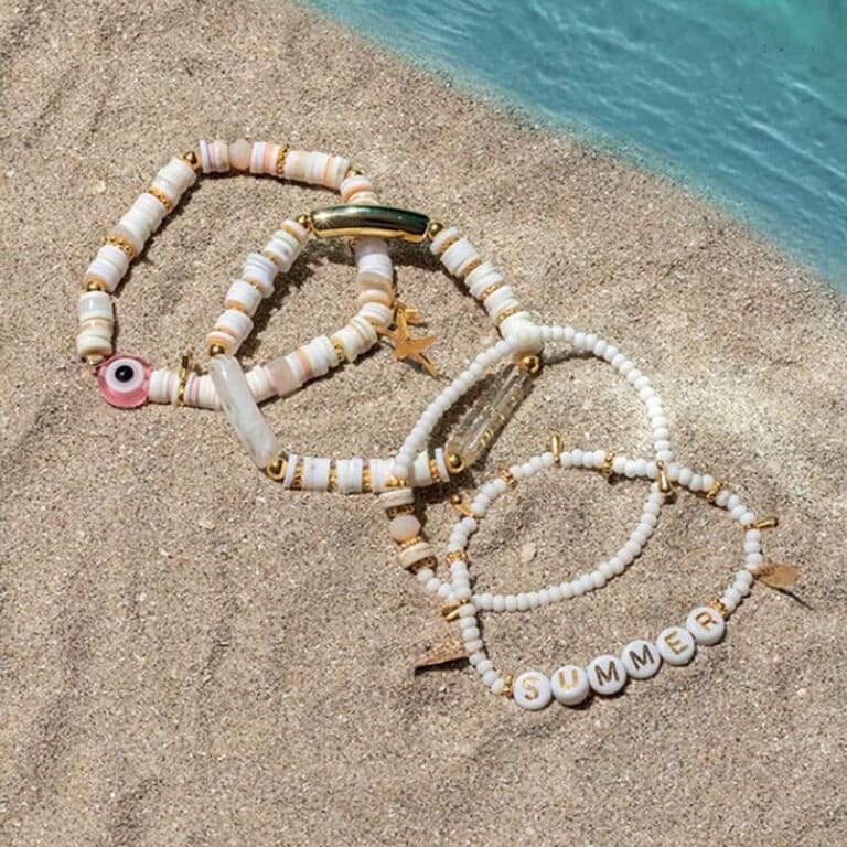 kit bracelets en perles heishi, ambiance