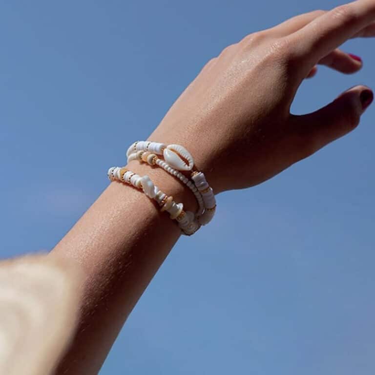 kit bracelets en perles heishi porté