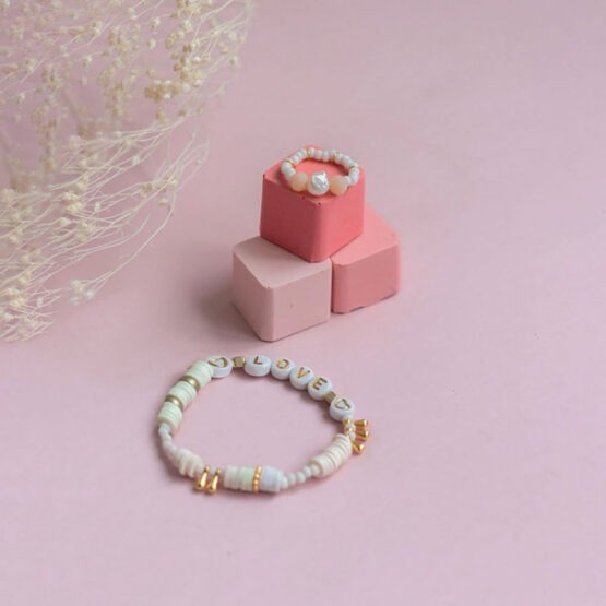 kit bracelets en perles heishi, ambiance