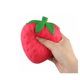 squishy fraise antistress, vue de face sur fond blanc