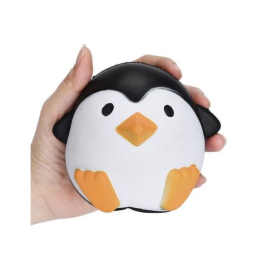 squishy pingouin antistress, vue de face sur fond blanc